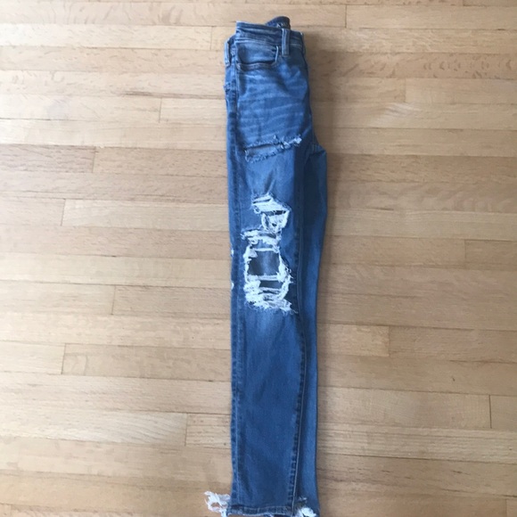 AE jeans a little worn out but not stained - Picture 3 of 3